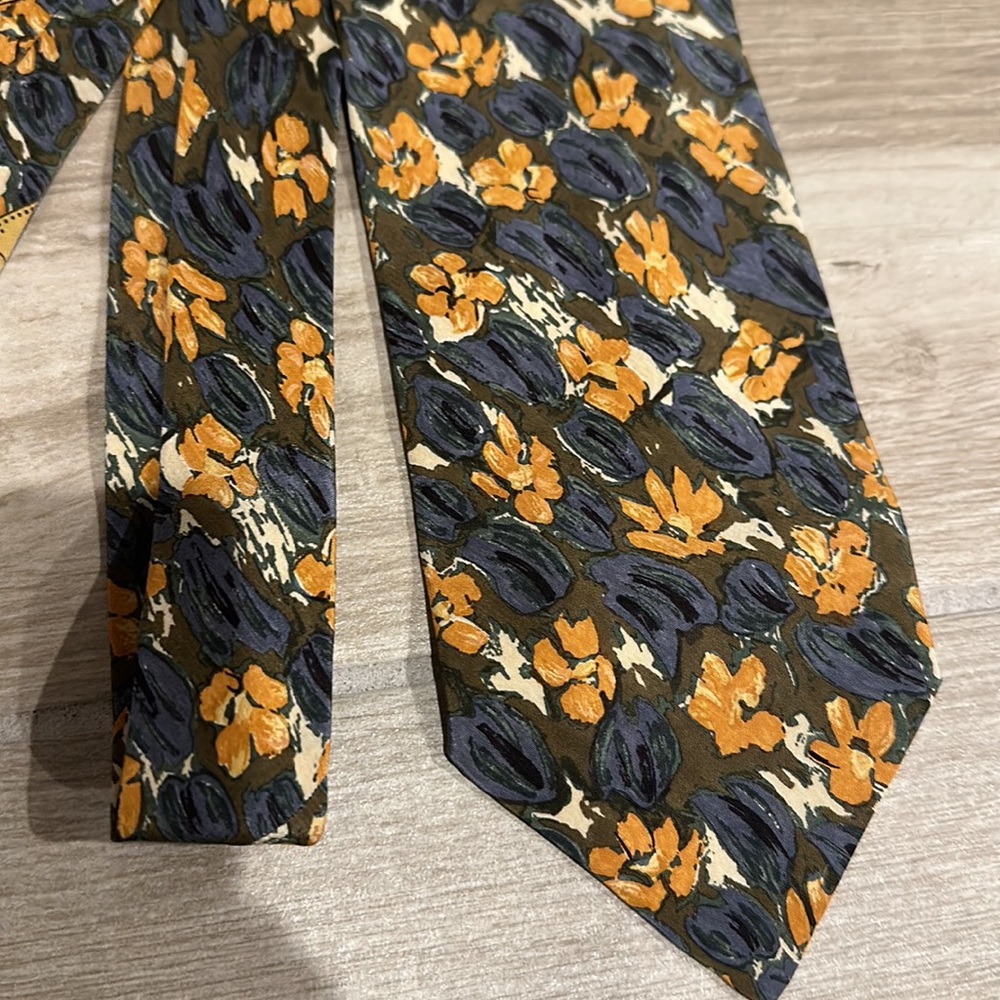 Valentino Silk classic tie with floral motif